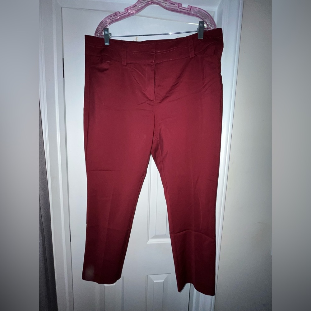 LIKE NEW NY&Co Women’s 7th Avenue Ankle Pants in Burgundy - Size 14